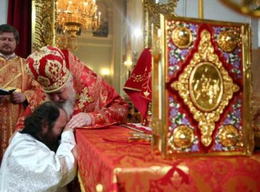 В день памяти равноапостольных Кирилла и Мефодия митрополит Кирилл совершил Литургию в Казанском соборе