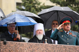 Митрополит Кирилл присутствовал на военном параде в честь 72-летия Великой Победы