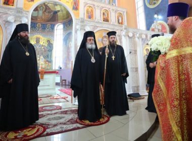 Иерарх Элладской Православной Церкви возглавил Литургию в Михайловском соборе