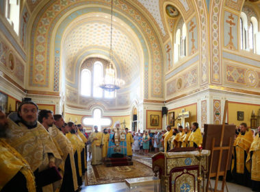 Митрополит Кирилл совершил молебен во Владимирском соборе в Херсонесе