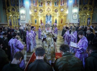 В Неделю Торжества Православия митрополит Кирилл возглавил Литургию в Казанском кафедральном соборе