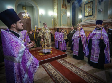 В канун Недели Торжества Православия правящий архиерей совершил всенощное бдение в кафедральном соборе