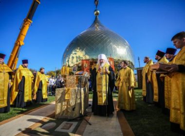 Митрополит Кирилл совершил освящение креста и купола храма села Московское