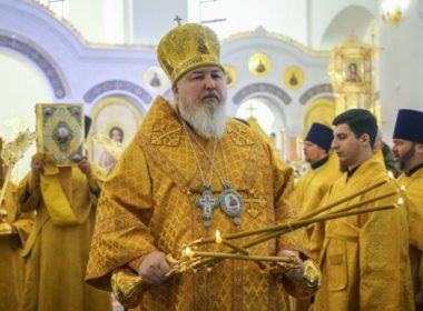 В Неделю 26-ю по Пятидесятнице митрополит Кирилл совершил Божественную литургию во Владимирском соборе