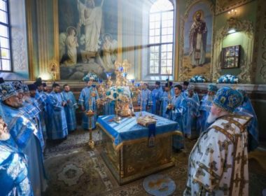 В праздник Казанской иконы Божией Матери митрополит Кирилл совершил Литургию в кафедральном соборе