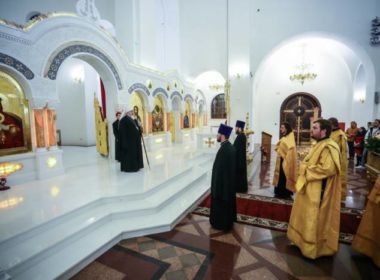 В канун Недели 24-й по Пятидесятнице правящий архиерей помолился за всенощным бдением во Владимирском соборе