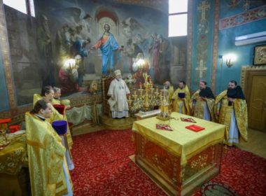 Митрополит Кирилл совершил Божественную литургию в Никольском соборе Светлограда