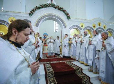 Митрополит Кирилл совершил великое освящение Владимирского собора