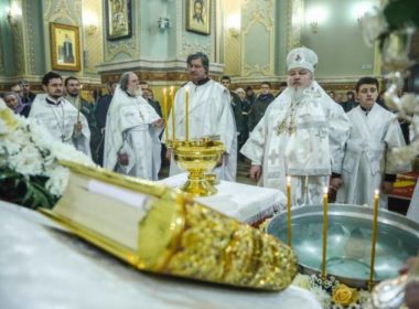 В Крещенскую ночь митрополит Кирилл совершил Литургию и чин великого освящения воды в Казанском соборе