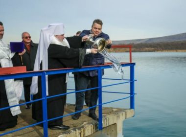 В праздник Крещения Господня митрополит Кирилл освятил воды Сенгилеевского водохранилища