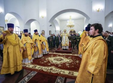 В Неделю 36-ю по Пятидесятнице митрополит Кирилл возглавил Литургию во Владимирском соборе