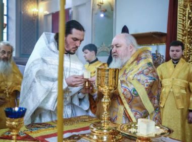 В Неделю 38-ю по Пятидесятнице митрополит Кирилл возглавил Литургию в кафедральном соборе