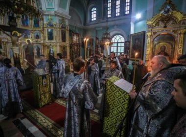 Митрополит Кирилл совершил пассию в Андреевском соборе