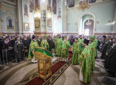 В праздник Входа Господня в Иерусалим митрополит Кирилл возглавил Литургию в Казанском соборе