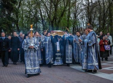 Митрополит Кирилл совершил утреню Великой Субботы с чином погребения Святой Плащаницы