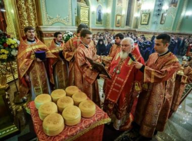 Митрополит Кирилл возглавил Пасхальные богослужения в Казанском кафедральном соборе