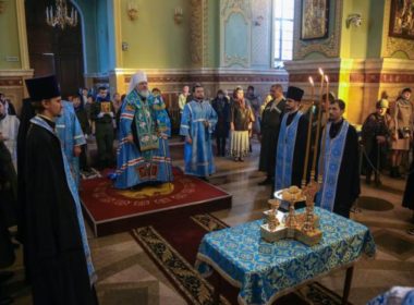 Митрополит Кирилл совершил всенощное бдение в канун праздника Благовещения Пресвятой Богородицы