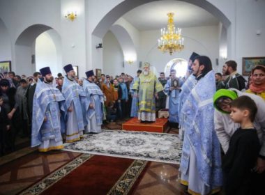 В праздник Благовещения Пресвятой Богородицы митрополит Кирилл совершил Литургию во Владимирском соборе
