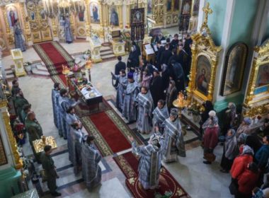 Митрополит Кирилл совершил Литургию Преждеосвященных Даров в Андреевском соборе