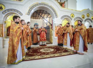 В Неделю 3-ю по Пасхе митрополит Кирилл возглавил Литургию во Владимирском соборе
