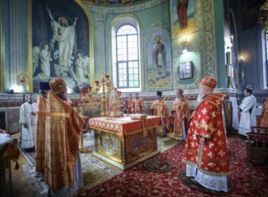 В Неделю 4-ю по Пасхе митрополит Кирилл совершил Литургию в Казанском кафедральном соборе