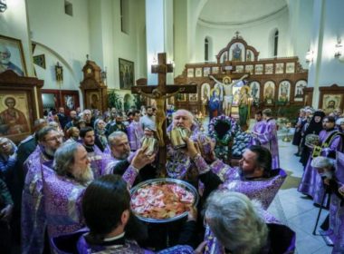 В канун праздника Воздвижения Креста Господня митрополит Кирилл совершил всенощное бдение