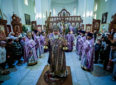Митрополит Кирилл возглавил престольные торжества в Крестовоздвиженском храме