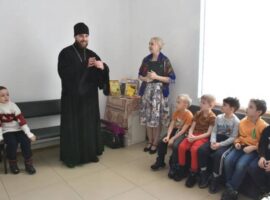 Священник рассказал школьникам о празднике Богоявления