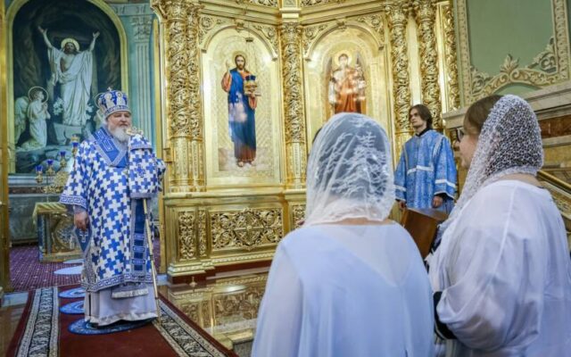 Митрополит Кирилл совершил молебен о семейном благополучии и умножении любви