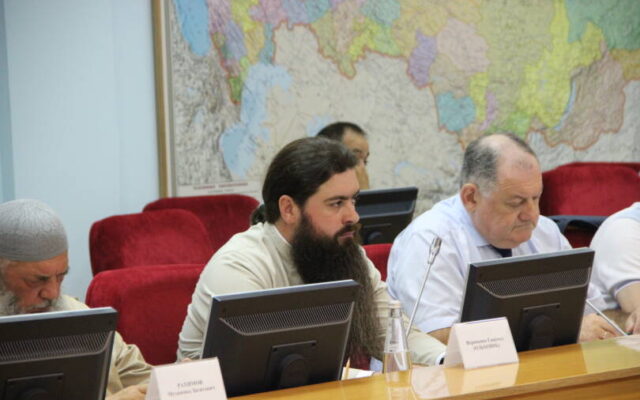 Секретарь епархии принял участие в заседании совета при Губернаторе Ставропольского края по вопросам межэтнических отношений