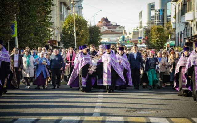 Накануне праздника Воздвижения Креста Господня в Ставрополе прошел крестный ход