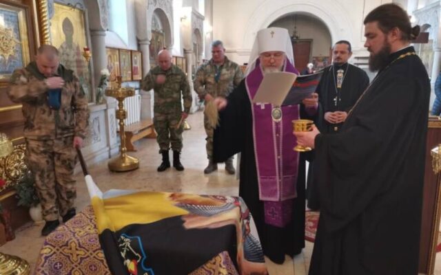 Митрополит Кирилл освятил знамя казачьего батальона