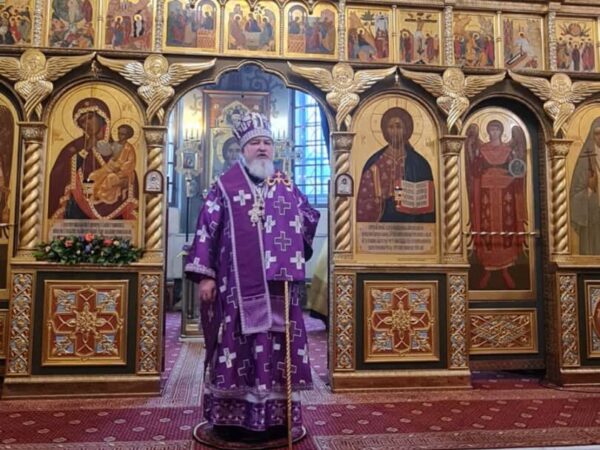 Митрополит Кирилл возглавил Литургию в казачьем храме иконы Божией Матери «Отрада и Утешение» на Ходынском поле города Москвы