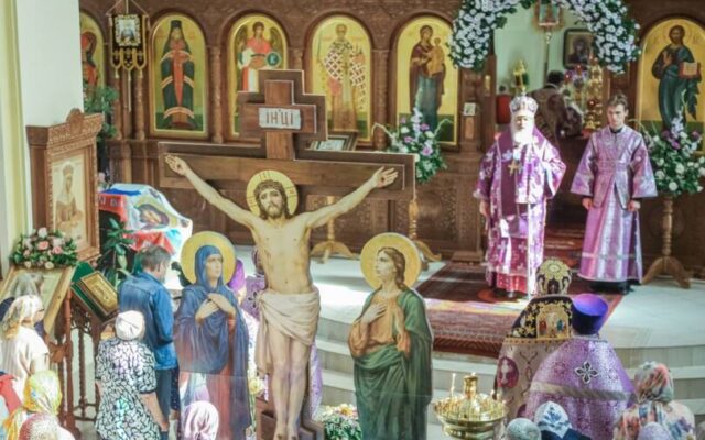 В день праздника Воздвижения Креста Господня митрополит Кирилл совершил Божественную литургию в Крестовоздвиженском храме города Ставрополя