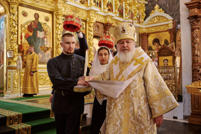 Митрополит Кирилл совершил Таинство венчания казачьей пары