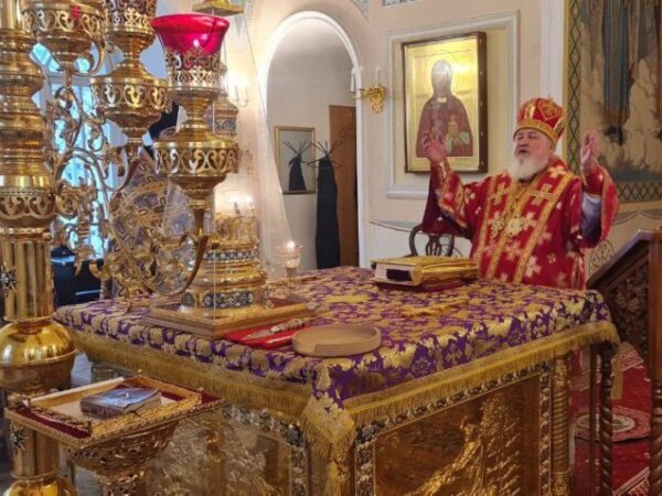 Митрополит Кирилл возглавил Божественную литургию в храме святителя Николая в Заяицком города Москвы