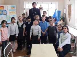 Священнослужитель провел беседу с учащимися Детской школы искусств села Ладовская Балка