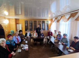 В храме Успения Божией Матери села Кочубеевского прошла встреча священнослужителя с членами клуба пожилых людей