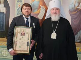 Митрополит Кирилл наградил помощника полномочного представителя Президента Российской Федерации в СКФО