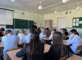 Священник провел беседу с учащимися школы №1 города Михайловска