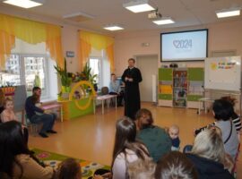 Священнослужитель провел беседу о семейных ценностях в детском саду города Михайловска