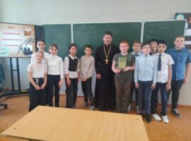 Священник провел беседу о славянской письменности с учащимися школы №16 села Дубовка