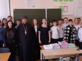 Священнослужитель провел беседу с учащимися школы №15 села Казинка
