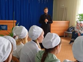 Священнослужитель провел беседу со студентами Медицинского техникума города Михайловска