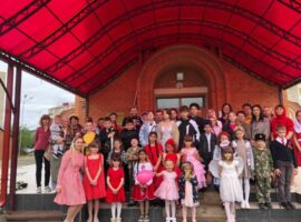 Юные Свелоградские казаки дали пасхальный концерт в соборе святителя Николая Чудотворца