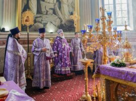 В Великий Четверг митрополит Кирилл совершил Литургию в Казанском кафедральном соборе