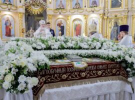 В Великую Субботу митрополит Кирилл совершил Божественную литургию в Андреевском соборе