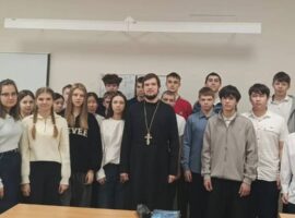 Священнослужитель побеседовал с учащимися школ города Михайловска