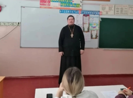 Настоятель храма Архангела Михаила провел беседу с родителями третьеклассников МКОУ СОШ № 7 станицы Беломечетской