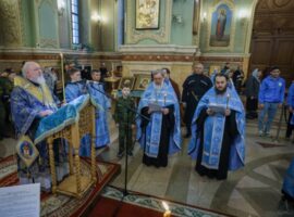 Митрополит Кирилл совершил утреню с чтением акафиста Пресвятой Богородице в Казанском кафедральном соборе